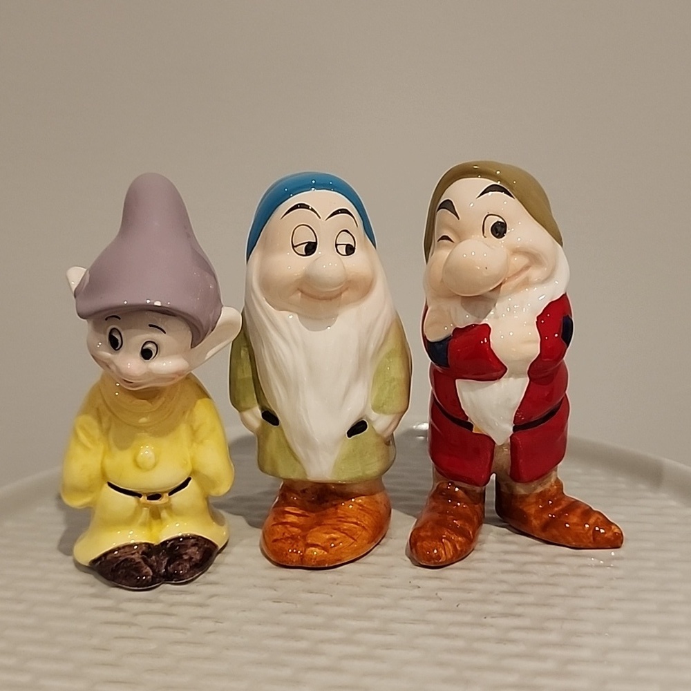 Vintage snow white 7 dwarves ceramic dwarves